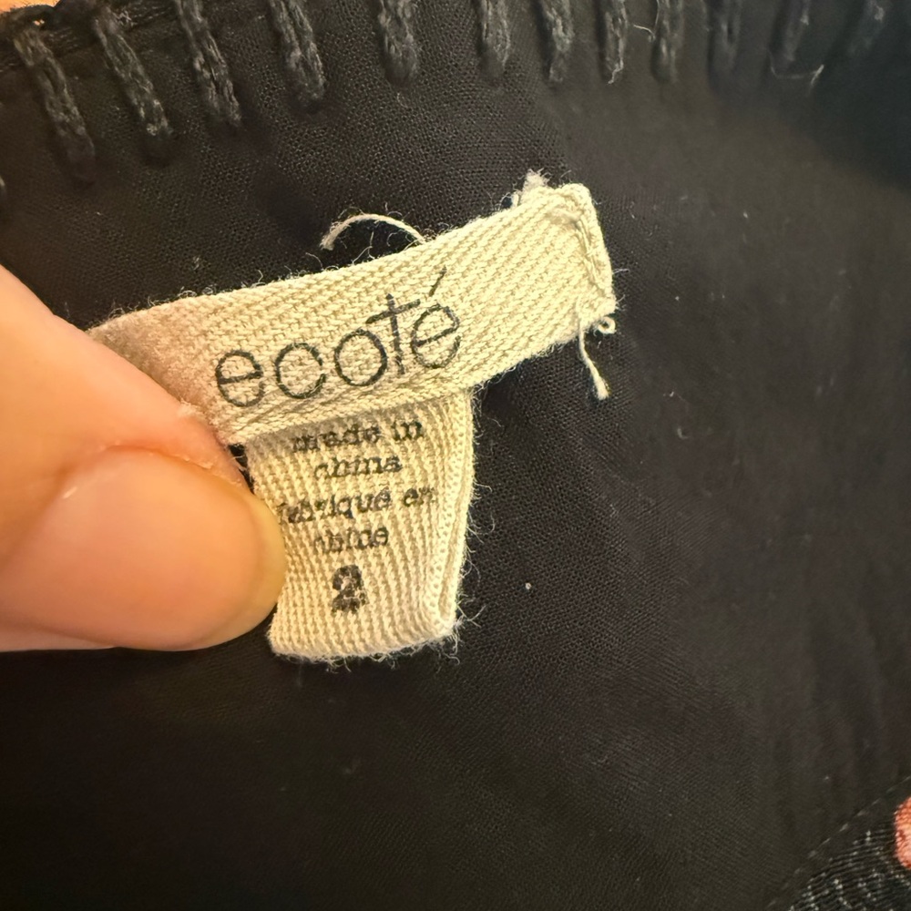 Ecoté Black Garment with Brand Tag - Picture 4 of 4